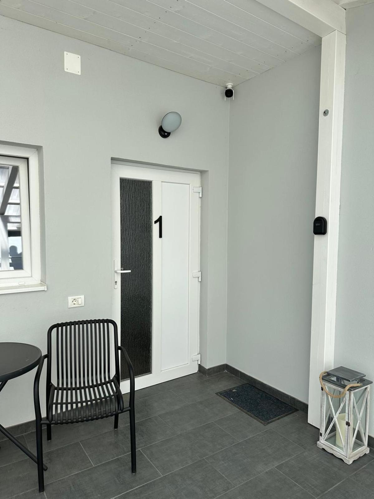 Aparthouse 1 Лугож Екстериор снимка